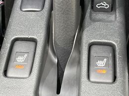 【シートベンチレーション】夏場は涼しい風でお尻や背中の熱やムレを防ぎ、冬はエアコンよりも早く温まってポカポカに！季節を問わず快適に過ごせます。