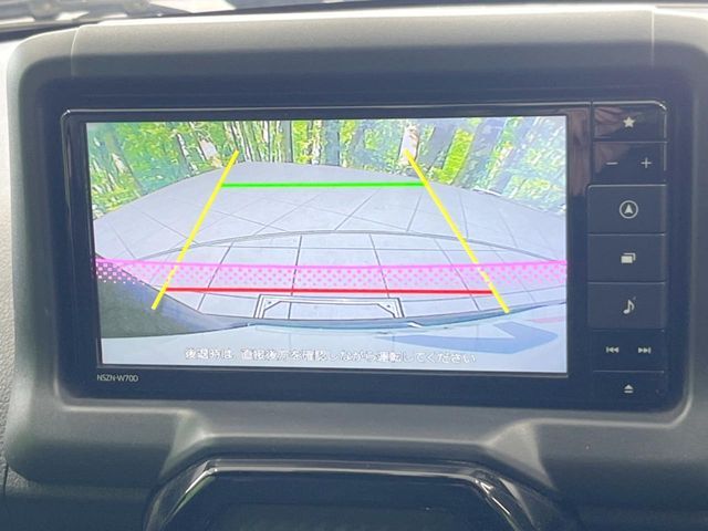 【バックカメラ】駐車時に後方がリアルタイム映像で確認できます。大型商業施設や立体駐車場での駐車時や、夜間のバック時に大活躍！運転スキルに関わらず、今や必須となった装備のひとつです！