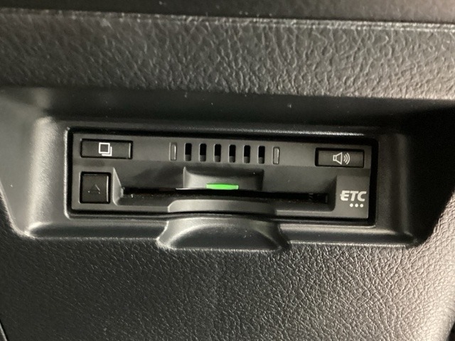 ETCが付いてます。ETC搭載車しか通過できないスマートICが利用できるようになりますよ！現在スマートICの設置箇所も増えてきているので、高速道路利用の幅が広がりますね☆