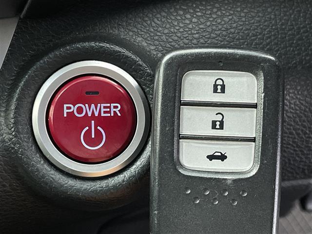 気になる車はすぐにお問い合わせください！右のカーセンサー専用無料ダイヤルから、専門スタッフがお車のご質問にお答えいたします！