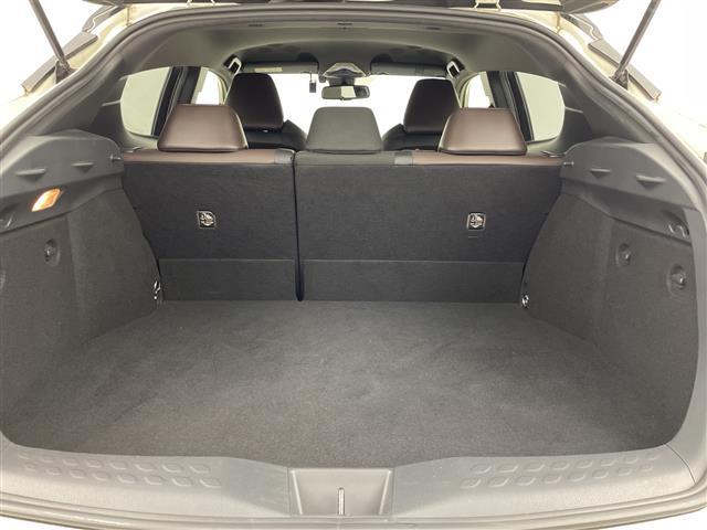 【トランク】積み込みやすくて、たっぷり積める荷室です。シートアレンジできるものは、乗車人数と荷物の量や大きさによってシートを動かすことができるので、より快適なドライブが可能です！