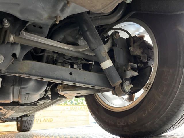 お車を安心してお乗りいただく為には、足回りの定期点検が欠かせません。サービスサポート（有償保証）では無料点検もご提供しており、安心のカーライフをお過ごしいただけるサポート体制が整っています。