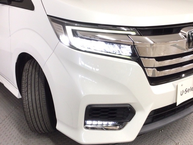 【LEDヘッドライト】ディスチャージヘッドライト（HID）と同等の明るさで、夜道や雨天走行が明るく視界良好！！　フォグライトも装備で、安心感さらにUPです♪安心ドライブを楽しんで下さい♪
