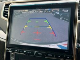 【バックカメラ】駐車時に後方がリアルタイム映像で確認できます。大型商業施設や立体駐車場での駐車時や、夜間のバック時に大活躍！運転スキルに関わらず、今や必須となった装備のひとつです！