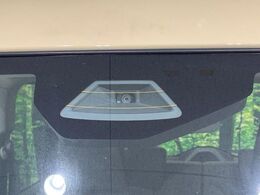 【スズキ　セーフティサポート】走行中に前方の車両等を認識し、衝突しそうな時は警報とブレーキで衝突回避と被害軽減をアシスト。より安全にドライブをお楽しみいただけます。