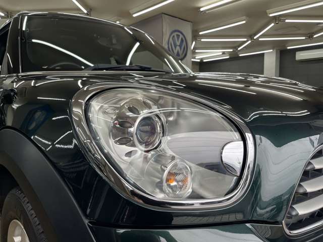 経年によるヘッドライトのクスミや黄ばみも少なく綺麗な状態を維持しております。