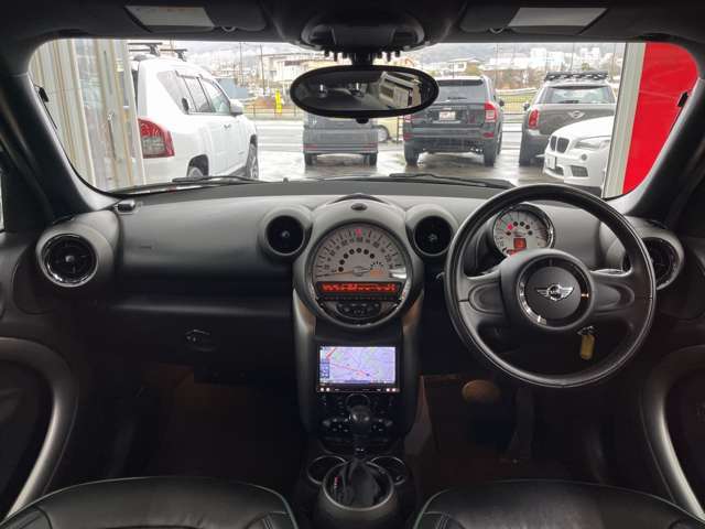 パネル廻りやステアリングもキレイな状態を維持しております。