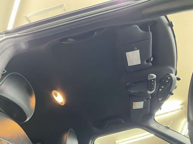 天井に生地の垂れは御座いません。