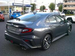 定休日は毎週月曜・火曜日（※一部火曜を除く）　営業時間は9時45分～18時までです。日曜日18時以降のお問合せは水曜日のお返事になります。