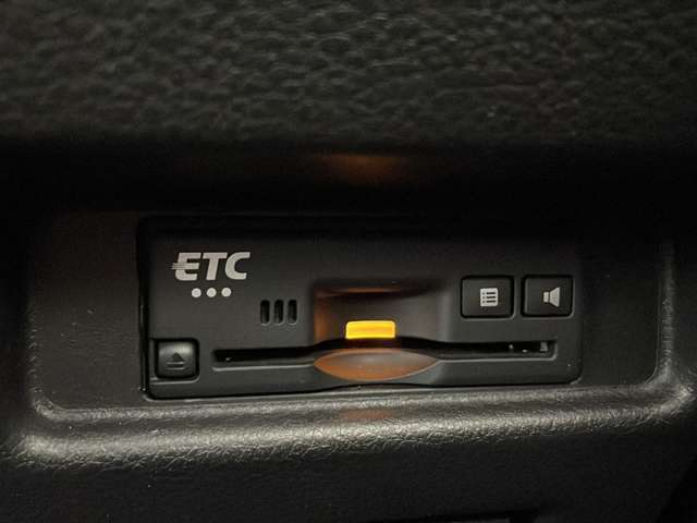 ◆【ETC】有料道路を利用する際に料金所で停止することなく通過できる、ETC車載器（ノンストップ自動料金収受システム機器）が装備されています。セットアップを行うことで利用可能になります。