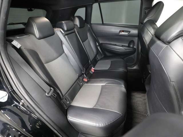 後席もゆとりあるスペースをしっかり確保しています。