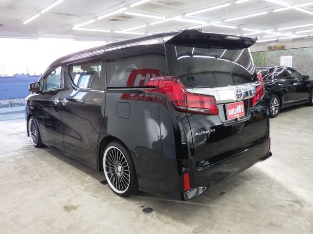 オートエムワンには多数車種様々な在庫がございます。きっとお気に入りの1台に出会えるはずです！
