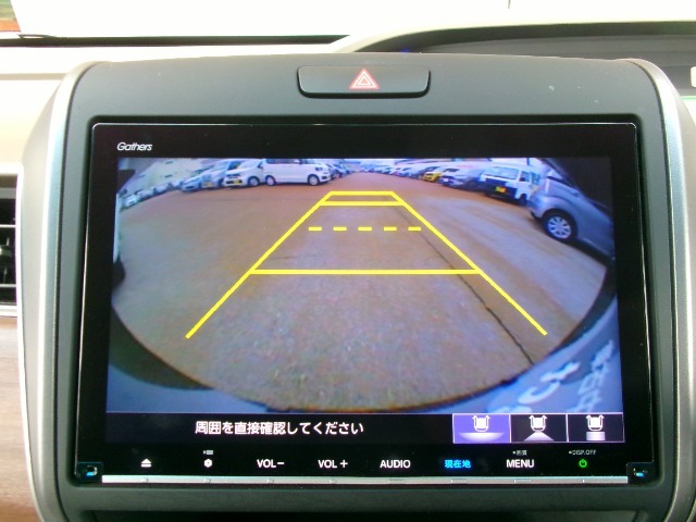 後方確認はバックカメラにお任せ♪後退時に便利で、駐車が楽になります♪