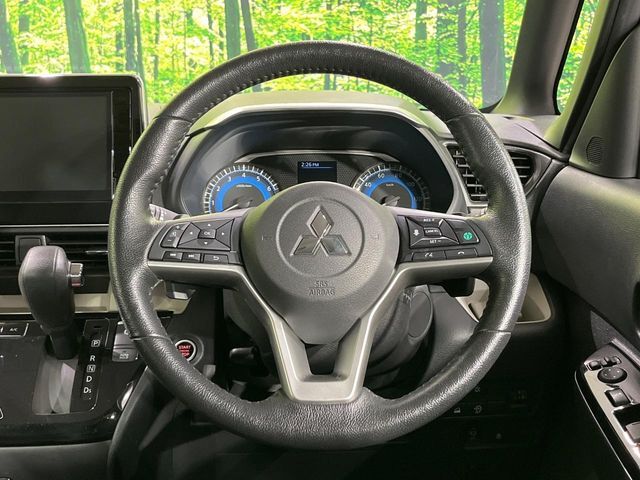【LEDヘッドライト】悪天候や夜間走行時も良好な視界を確保し安心して運転できる高輝度LEDヘッドライトを装備！点灯速度が早く、消費電力も抑えられています。