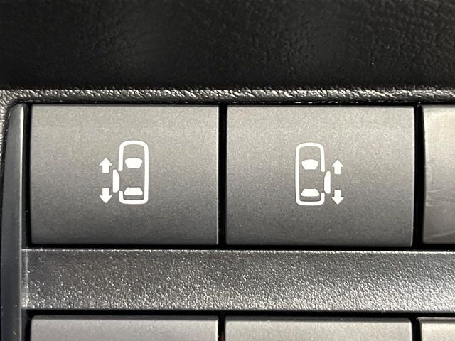 【シートヒーター】寒い日に重宝するシートヒーター！エアコンより早く温まってくれるので寒がりの人も安心ですね♪エアコンの温風は乾燥するから苦手、という方にもをおすすめです。