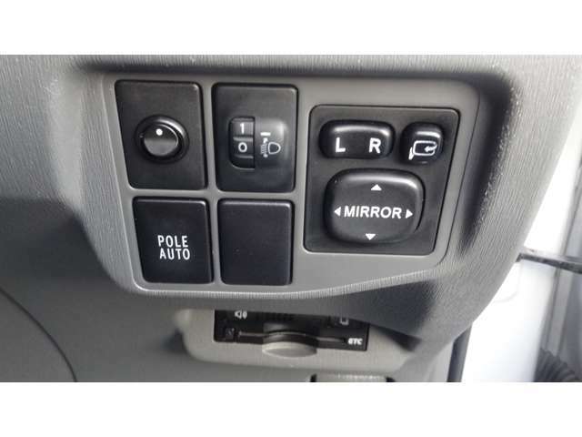 ヘッドライトレベライザー　電動格納ミラー操作スイッチ　POLEボタンは使えません。