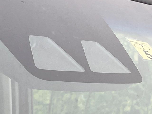 【スマートアシスト】走行中に前方の車両等を認識し、衝突しそうな時は警報とブレーキで衝突回避と被害軽減をアシスト。より安全にドライブをお楽しみいただけます。