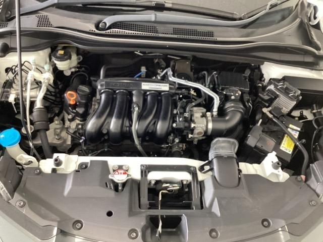 ホンダスタッフがしっかり整備して保証付きにてお渡し致します。エンジンルーム＆室内ルームともにクリーニング済みで清潔です。快適なドライブをお楽しみください。