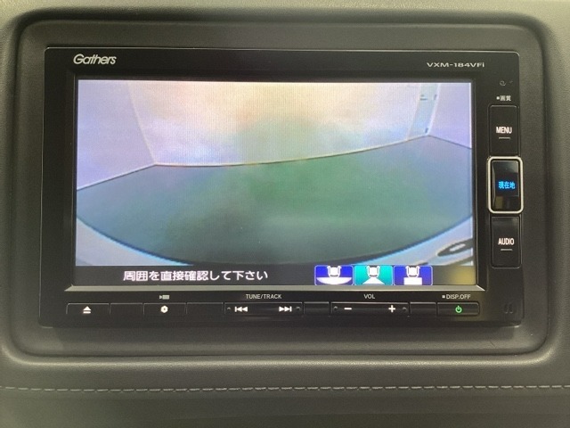 ギヤをR（バック）に入れるとナビの画面に後ろの映像が映るリアカメラ付です。後退時、コンディションが悪い視界でもカラーバックモニターがドライバーをサポートします。