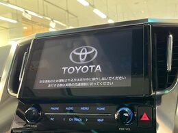 【純正ナビ】人気の純正ナビを装備しております。ナビの使いやすさはもちろん、オーディオ機能も充実！キャンプや旅行はもちろん、通勤や買い物など普段のドライブも楽しくなるはず♪
