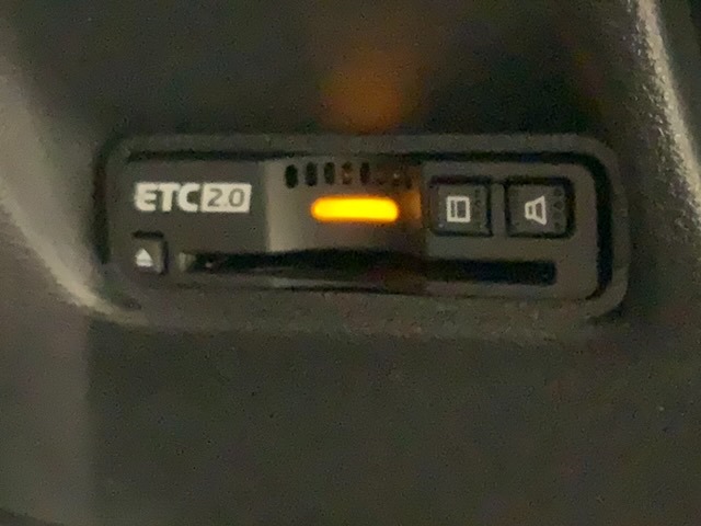 いまや快適なカーライフに欠かせないETCが付いています。