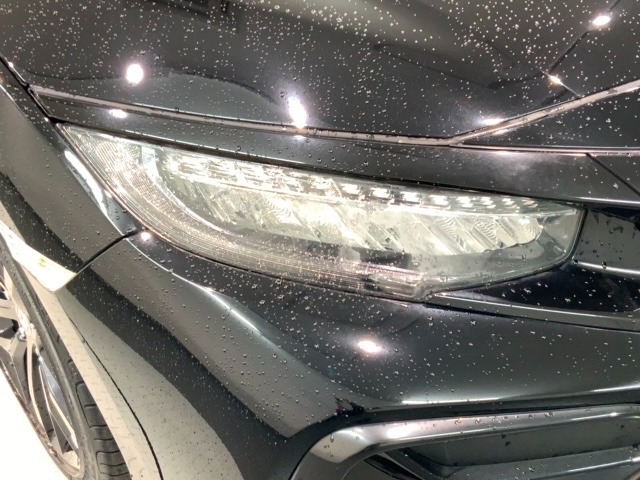 LEDヘッドライトは、点灯の瞬間から最大光量を発揮し、突然暗くなるトンネルなどでの安定感を高めます。