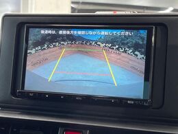 【バックカメラ】駐車時に後方がリアルタイム映像で確認できます。大型商業施設や立体駐車場での駐車時や、夜間のバック時に大活躍！運転スキルに関わらず、今や必須となった装備のひとつです！
