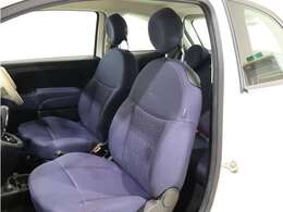 一人一人のご要望を親身になってご相談できるよう個別仕切りのある商談テーブルもご準備しております！