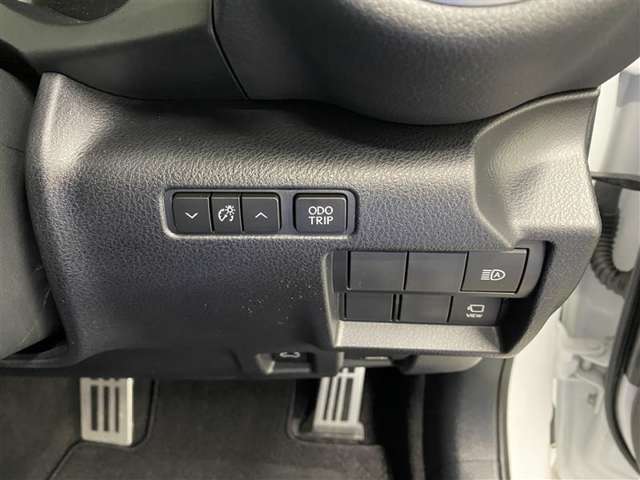 U-Carだけでなく、トヨタ車の新車販売、自動車整備、お車の買取、自動車用品販売、保険代理店業務、携帯電話等電話通信業務（KDDI、au）、JAF、各種カード発行及びお取り扱いをしております。