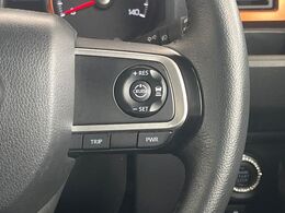 【アダプティブクルーズコントロール】高速道路での長距離走行が楽に！！自動で速度を保つクルーズコントロールが、衝突軽減システムと連携し、前方の車両を感知して車間を保つように速度調節してくれます！！