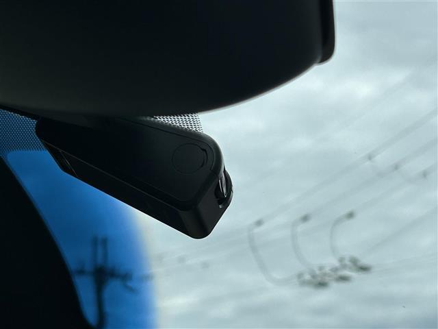 【ドライブレコーダー】映像・音声などの運転中の記録を残します。事故などを起こした起こされた時の証拠になりえますので、もしも時でも安心ですね。