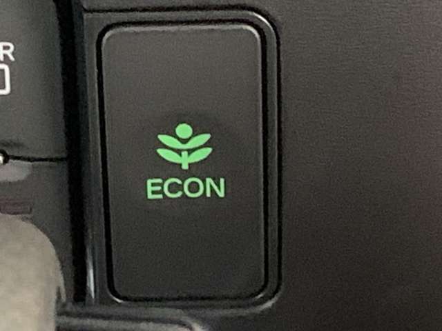 お財布にもやさしく燃費の良い走りができるECONスイッチを装備！