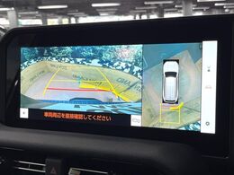 【パノラミックビューモニター】専用のカメラにより、上から見下ろしたような視点で360度クルマの周囲を確認することができます☆死角部分も確認しやすく、狭い場所での切り返しや駐車もスムーズに行えます。