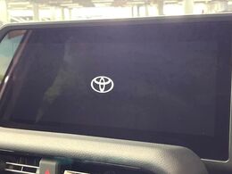 【12.3インチディスプレイオーディオ】スマートフォンと連携が可能な大画面ディスプレイオーディオです。スマートフォンのナビ機能を使用したり、Bluetooth接続で音楽もお楽しみいただけます！