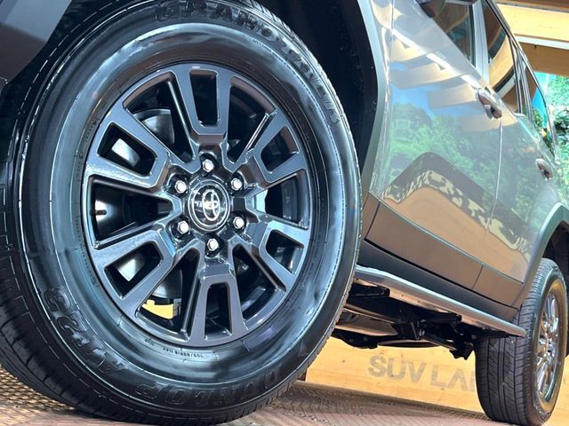 【純正18インチアルミホイール】外観にマッチした純正アルミホイールを装着しております。各種社外アルミホイールや、スタッドレスタイヤも取扱いしております。是非ご相談ください♪