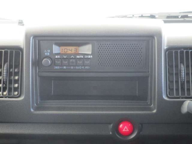 純正のFM/AMラジオが付いています。