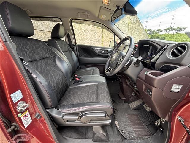座り心地が良いシートなので長時間の運転でも快適にお過ごしいただけます。新品のフロアマットのご注文も可能です。掲載箇所以外にご希望の写真がございましたらお気軽にお問い合わせ下さい。