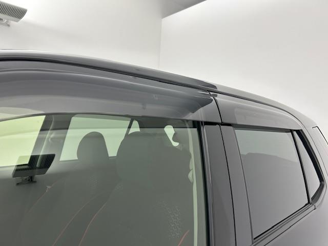 【ドライブレコーダー】映像・音声などの運転中の記録を残します。事故などを起こした起こされた時の証拠になりえますので、もしも時でも安心ですね。