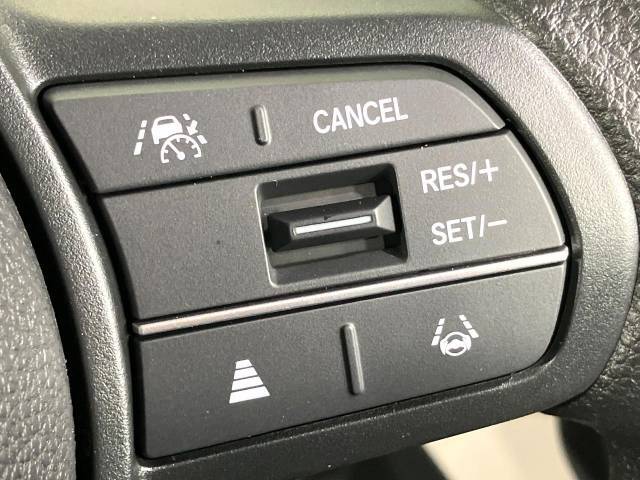 【アダプティブクルーズコントロール】高速道路での長距離走行が楽に！！自動で速度を保つクルーズコントロールが、衝突軽減システムと連携し、前方の車両を感知して車間を保つように速度調節してくれます！！
