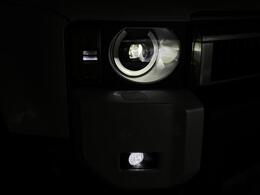 【丸形LEDヘッドライト（メーカーオプション）/LEDフォグランプ】悪天候や夜間の走行も視界良好で安心してお乗りいただけます。