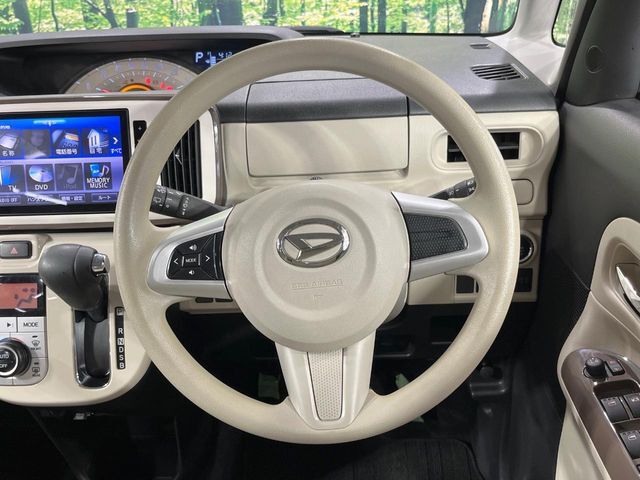 インテリアに合わせたデザインのステアリングは、運転される方のことも考え、運転しやすい形状、大きさです。是非一度、実際に触ってお確かめください。