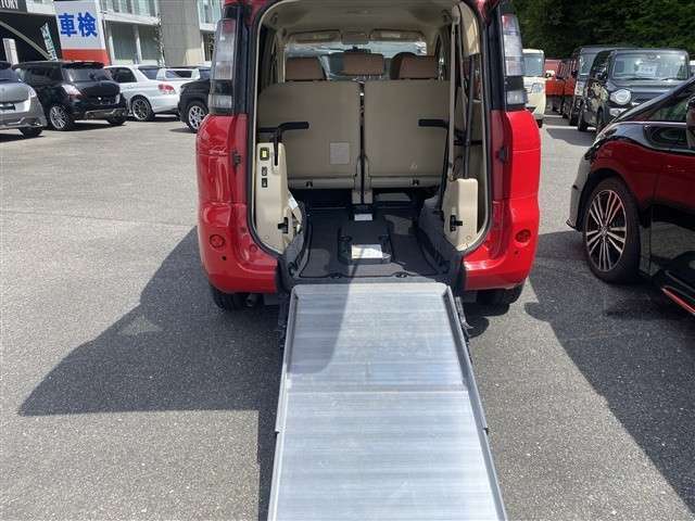 カスタムカーも在庫充実！！アストラムライン沿いの広域公園前駅の横にあるお店です！スタッフ一同お待ちしています♪