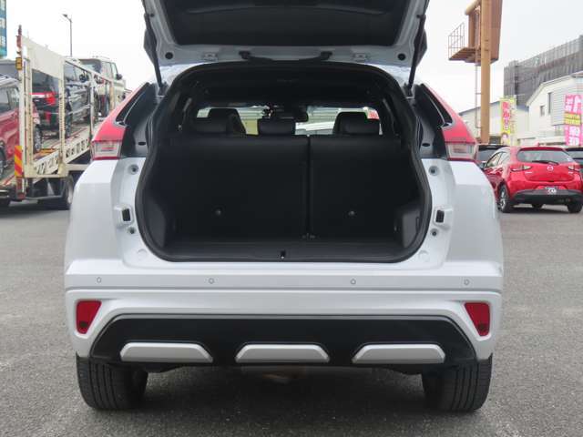 たっぷり大容量のラゲッジスペース☆お買い物やキャンプ、ゴルフなどのレジャーにもしっかり対応します♪