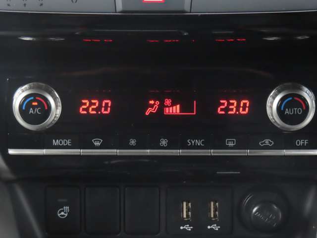 エアコンコンソールはシンプルかつ機能的★