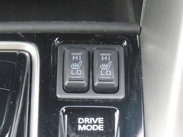 運転席・助手席はシートヒーター装備★