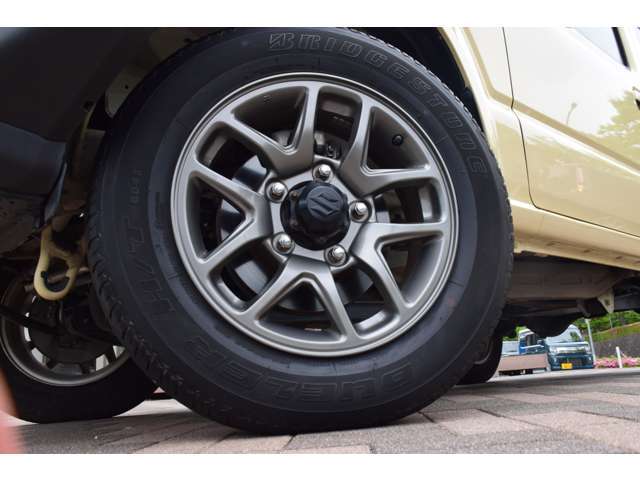 ●全車AIS査定の導入を実施しており、車両を評価するにあたり、外装や内装はもちろんのこと、機関・機構系や骨格にまで至り最大324項目を検査しています。