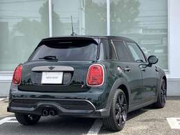 Emergency Service 365日24時間体制で、万一の故障などのトラブルに対応。応急処置のアドバイスのみならず、保証期間中は出張修理やレッカーなどの手配、さらにはお客様の代替交通手段やホテルの確保を行います。