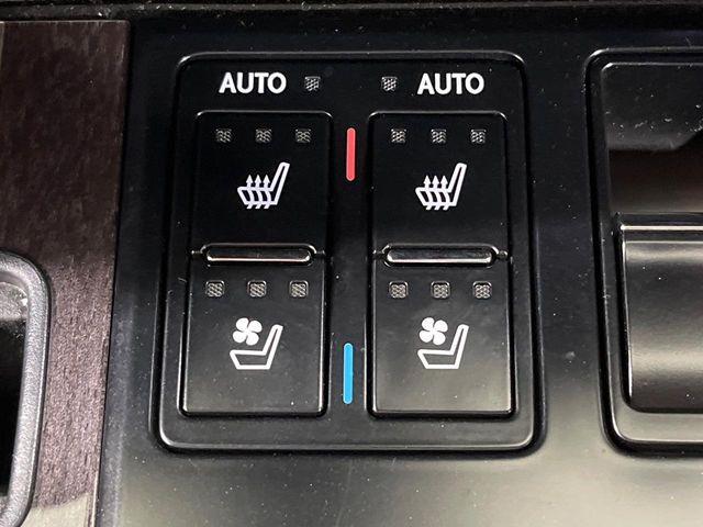 【シートベンチレーション】夏場は涼しい風でお尻や背中の熱やムレを防ぎ、冬はエアコンよりも早く温まってポカポカに！季節を問わず快適に過ごせます。