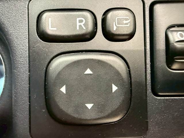 電動格納ミラー　ヘッドライトレベライザー装備！