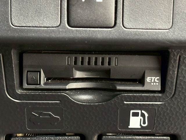 【ETC】を装備。土日の利用料金の割引や、朝夕の通行料金を割引料金で高速道路をお楽しみいただけます。